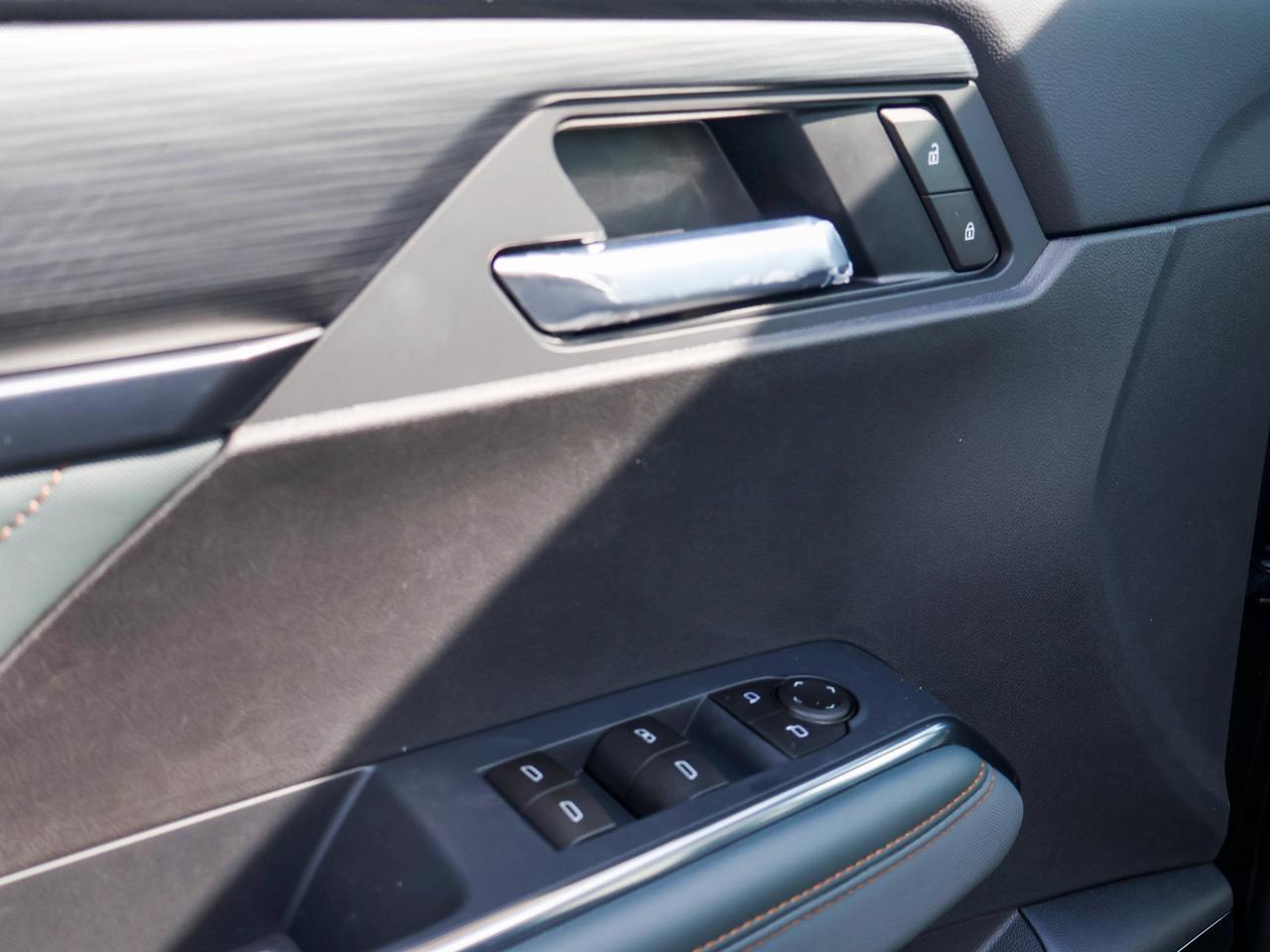 2027 GMC Acadia AT4 Photo