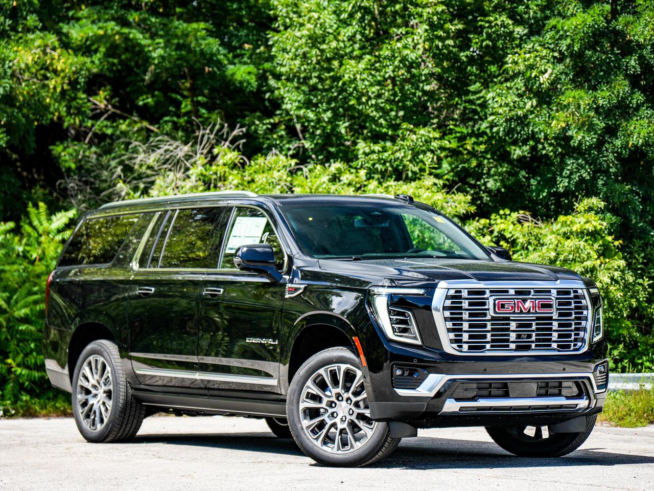 2026 GMC Yukon XL Denali Photo5