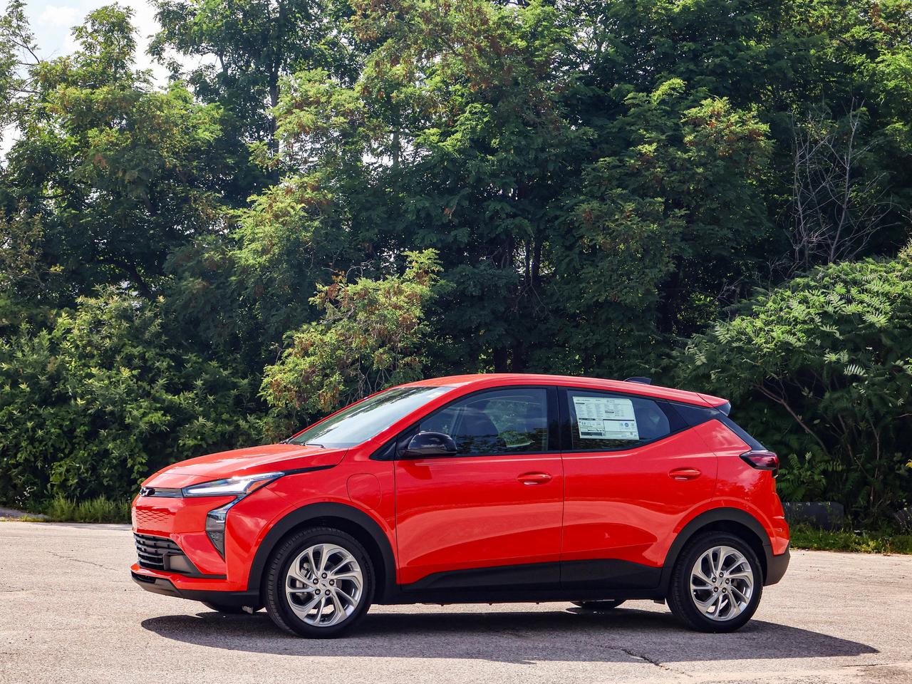 2027 Chevrolet Bolt LT Photo