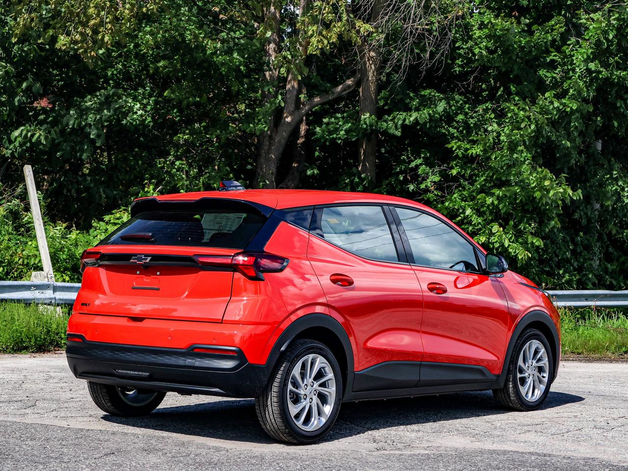 2027 Chevrolet Bolt LT Photo