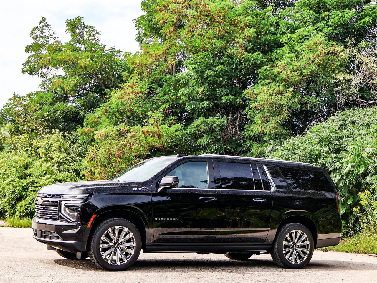 2026 Chevrolet Suburban High Country Photo