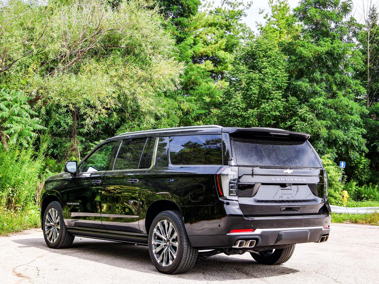 2026 Chevrolet Suburban High Country Photo