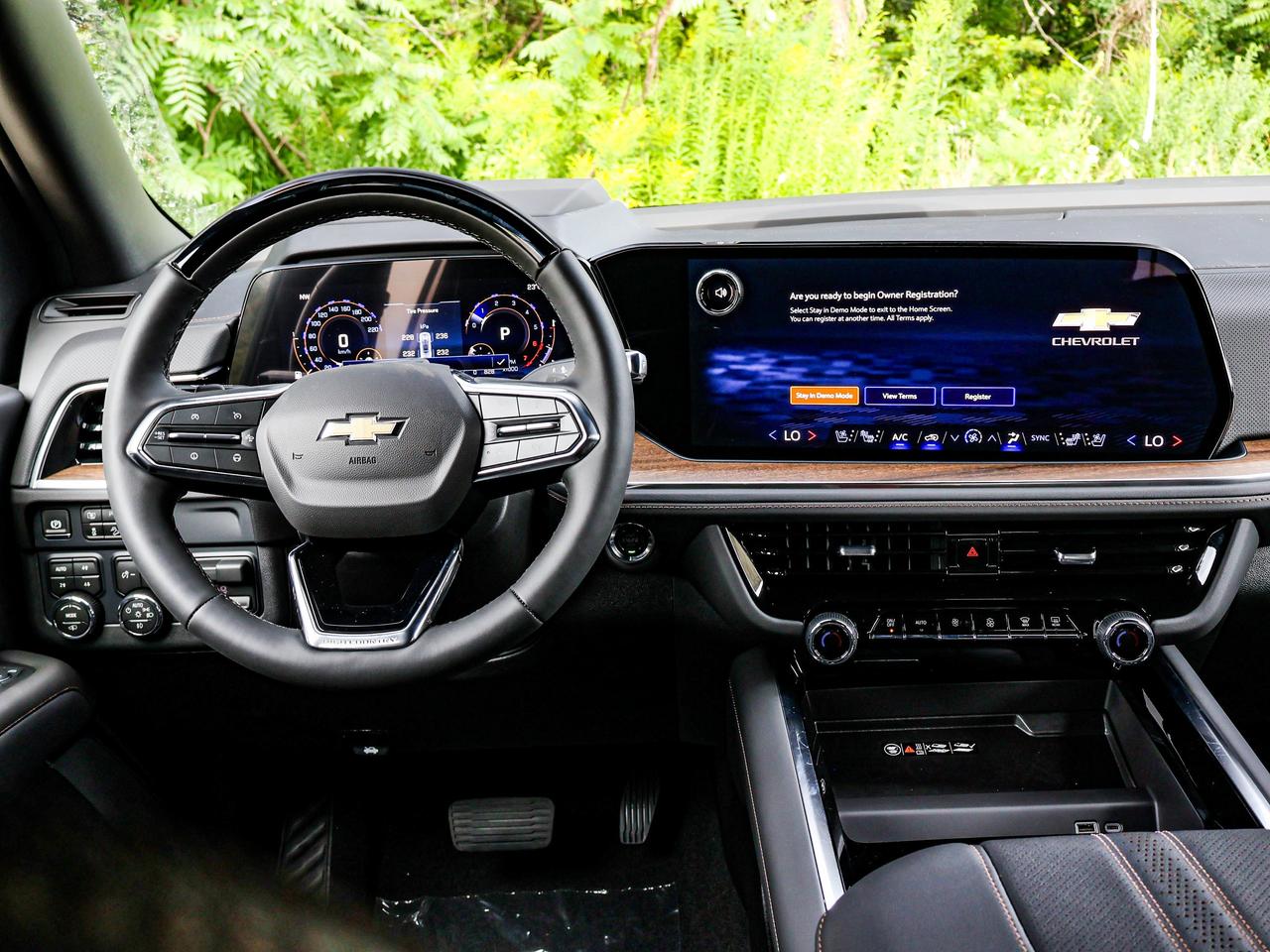 2026 Chevrolet Suburban High Country Photo