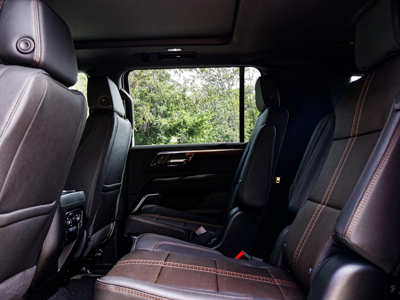 2026 Chevrolet Suburban High Country Photo