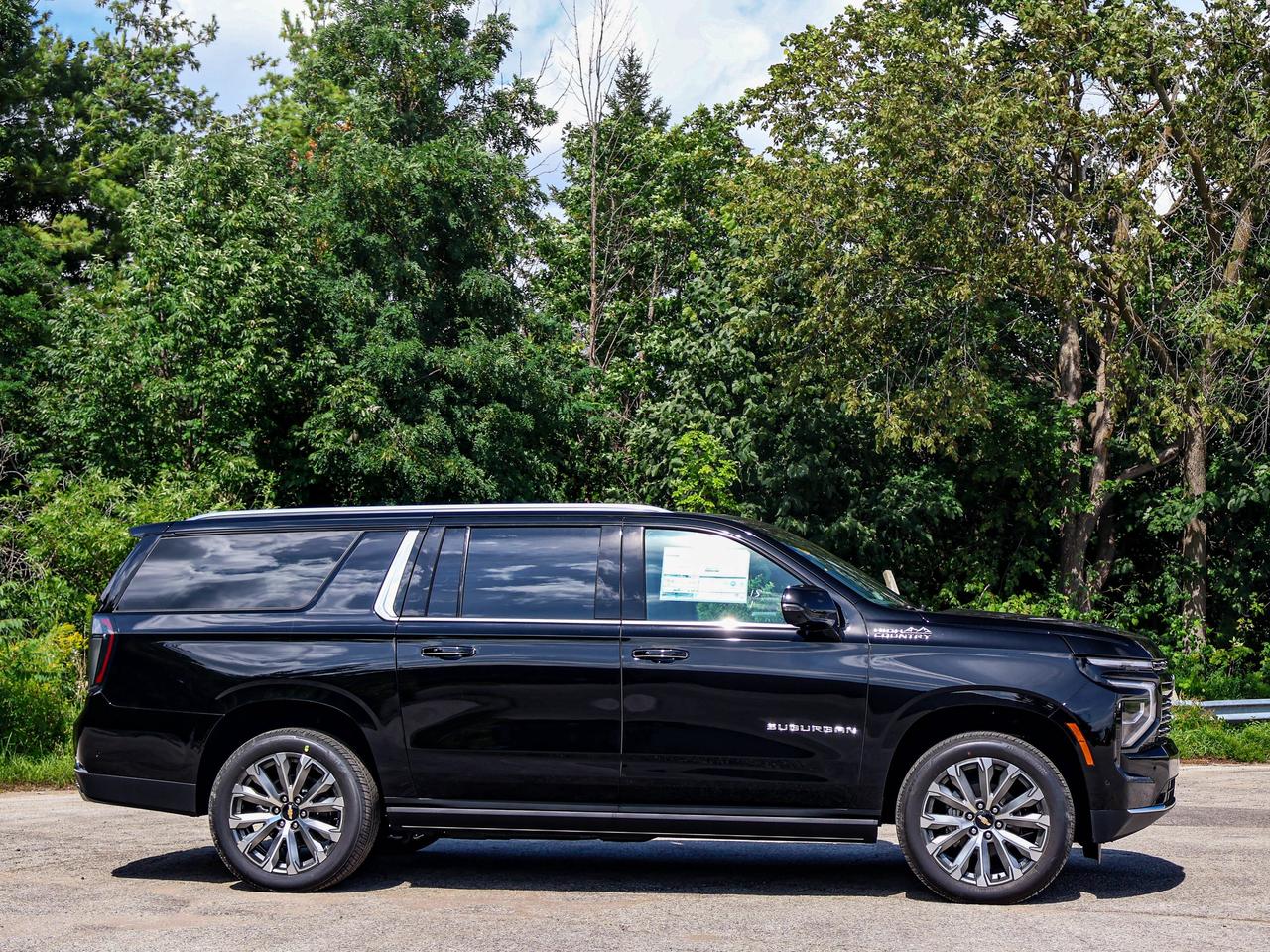 2026 Chevrolet Suburban High Country Photo