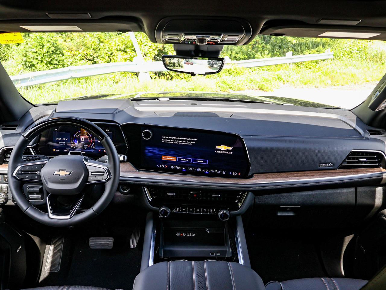 2026 Chevrolet Suburban High Country Photo