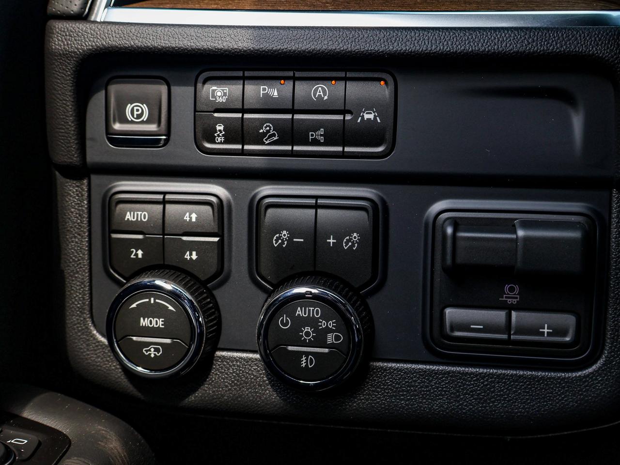 2026 Chevrolet Suburban High Country Photo