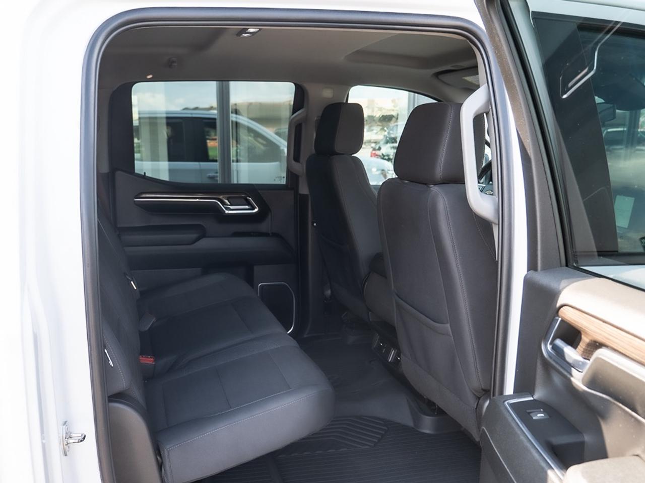 2024 Chevrolet Silverado 1500 LT Photo18