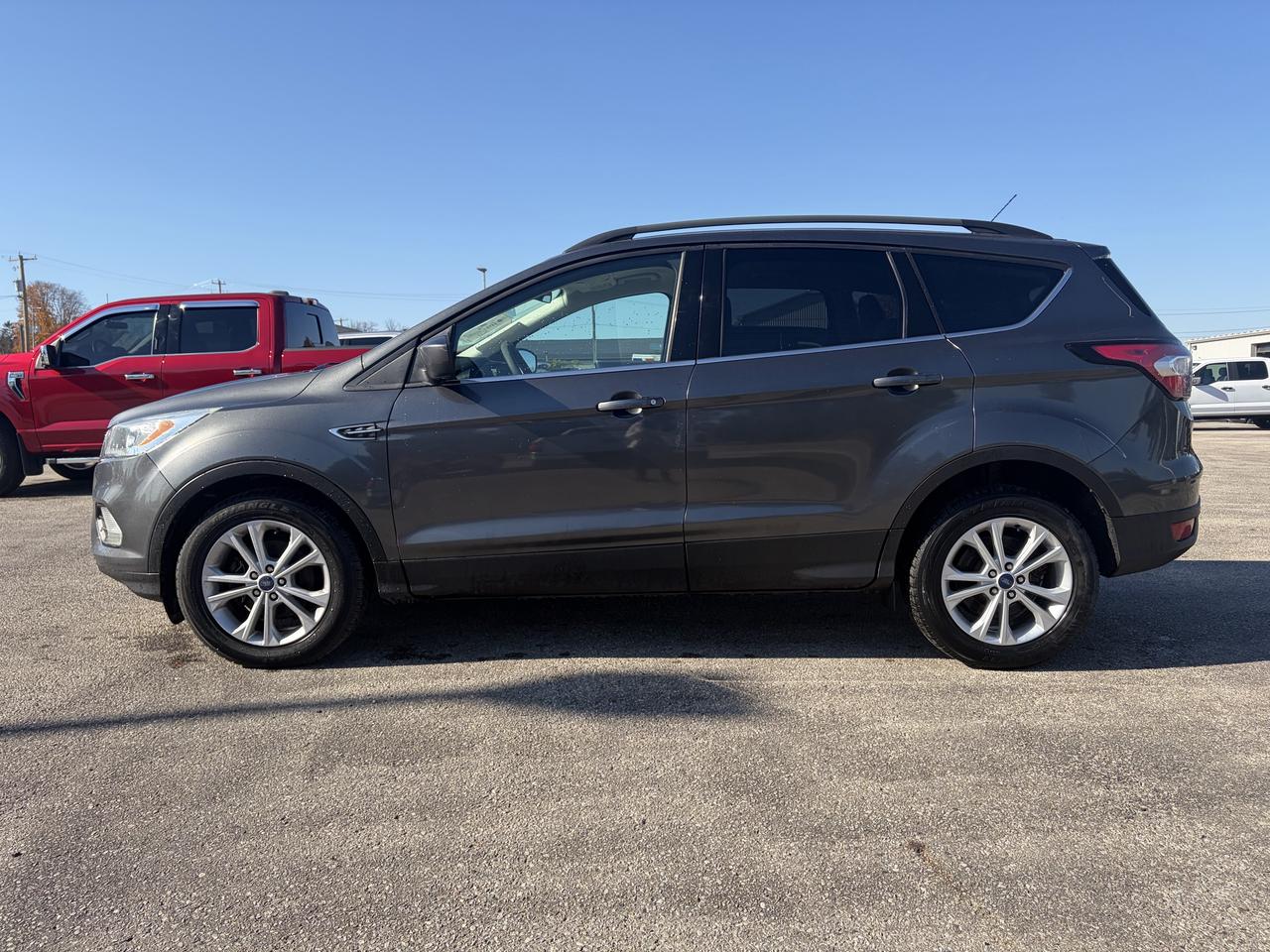 2017 Ford Escape SE FWD Photo2