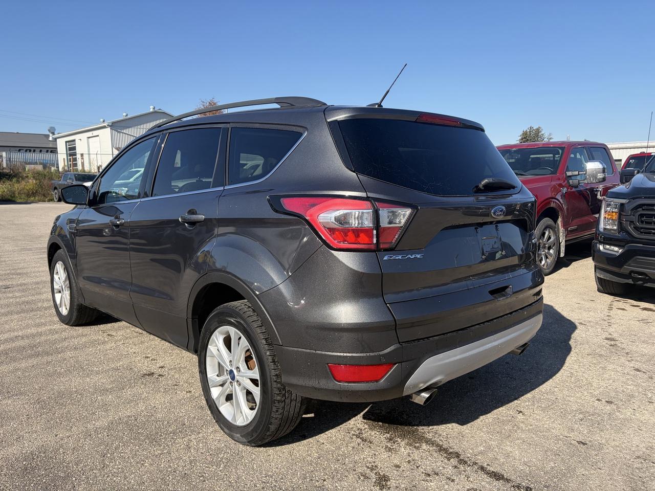 2017 Ford Escape SE FWD Photo3