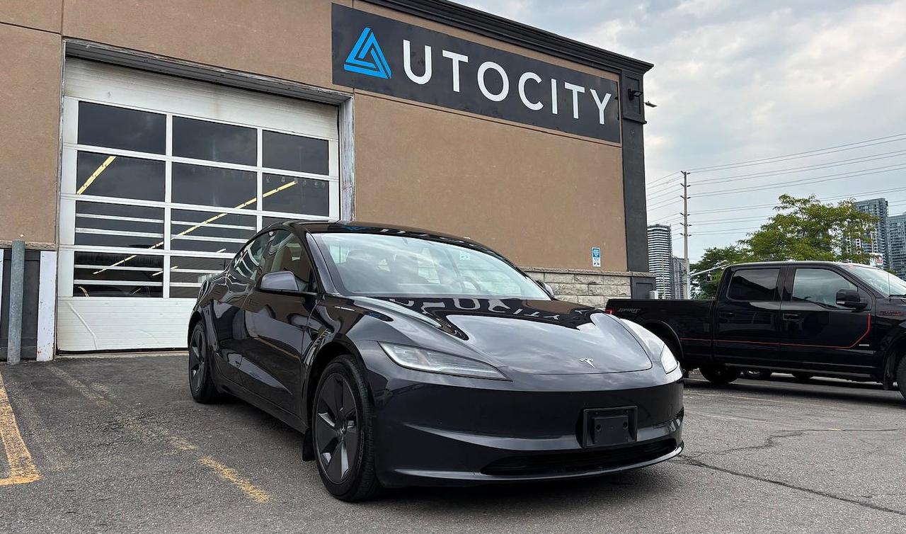<p dir=ltr>| NO ACCIDENT | CLEAN CARFAX |&nbsp;</p><p dir=ltr>*LISTED PRICE INCLUDES $1000 FINANCE REBATE DISCOUNT.</p><p dir=ltr>&nbsp;</p><p dir=ltr>AutoCity Sales is family owned with over 30 years of combined Finance experience and are a trusted member of the Used Car Dealer Association (UCDA). Our priority is not only to provide you with the best price, but more importantly, a quality and&nbsp; reliable vehicle, while maintaining the best customer service. Visit us at 260 Dundas Street West, Mississauga, ON! Call us at 905-279-9990 or email us at&nbsp;</p><p dir=ltr>reception@auto9k.ca to book an appointment or speak to a Sales Representative today!&nbsp;</p><p dir=ltr>&nbsp;</p><p dir=ltr>CERTIFICATION: Have your new pre-owned vehicle certified by an AutoCity trusted mechanic! We offer a full safety inspection exceeding industry standards. Qualified units are available for safety certification. (Certification is not available on unqualified units. Please ask your sales representative for more details). All trade-ins are welcome. Admin fee of $999 included on all units.Taxes and licensing are extra.</p><p dir=ltr>&nbsp;</p><p dir=ltr>PRICE: We believe all customers deserve to get the best price possible on their new pre-owned vehicle without having to go through stressful negotiations. We pride ourselves on providing a comfortable, hassle free environment, while monitoring the market and adjusting our prices daily to maintain the best price possible. No haggle pricing. No pressure.&nbsp;</p><p dir=ltr>&nbsp;</p><p dir=ltr>WARRANTY: This vehicle qualifies for an extended warranty with different terms and coverages available. Dont forget to ask for help choosing the right one for you.</p><p dir=ltr>Additional charges may apply. Ask your finance manager for more details.&nbsp;</p><p dir=ltr>&nbsp;</p><p dir=ltr>FINANCING: Good credit? Bad Credit? No Credit?&nbsp; Bankruptcy? Consumer proposal? Collections?&nbsp; We provide the best Approval rates with over 30 years of finance experience and offer the best credit rebuilding programs, to help you start rebuilding your credit today. Allow our finance and credit experts a chance to get you approved today!</p><p dir=ltr>Cash Price is $1,000 more !&nbsp;</p><p dir=ltr>You can visit us in person at 700 Burnhamthorpe Road W, Unit 2, L5C 2R9 in Mississauga. Although every effort is made to ensure that the information provided to you is accurate and up to date; we do not take any responsibility for any errors, omissions and or typography mistakes found on all of our pages, prices may change without notice, to ensure that you get the most updated information please call us at (905) 279-9990</p><p>&nbsp;</p>