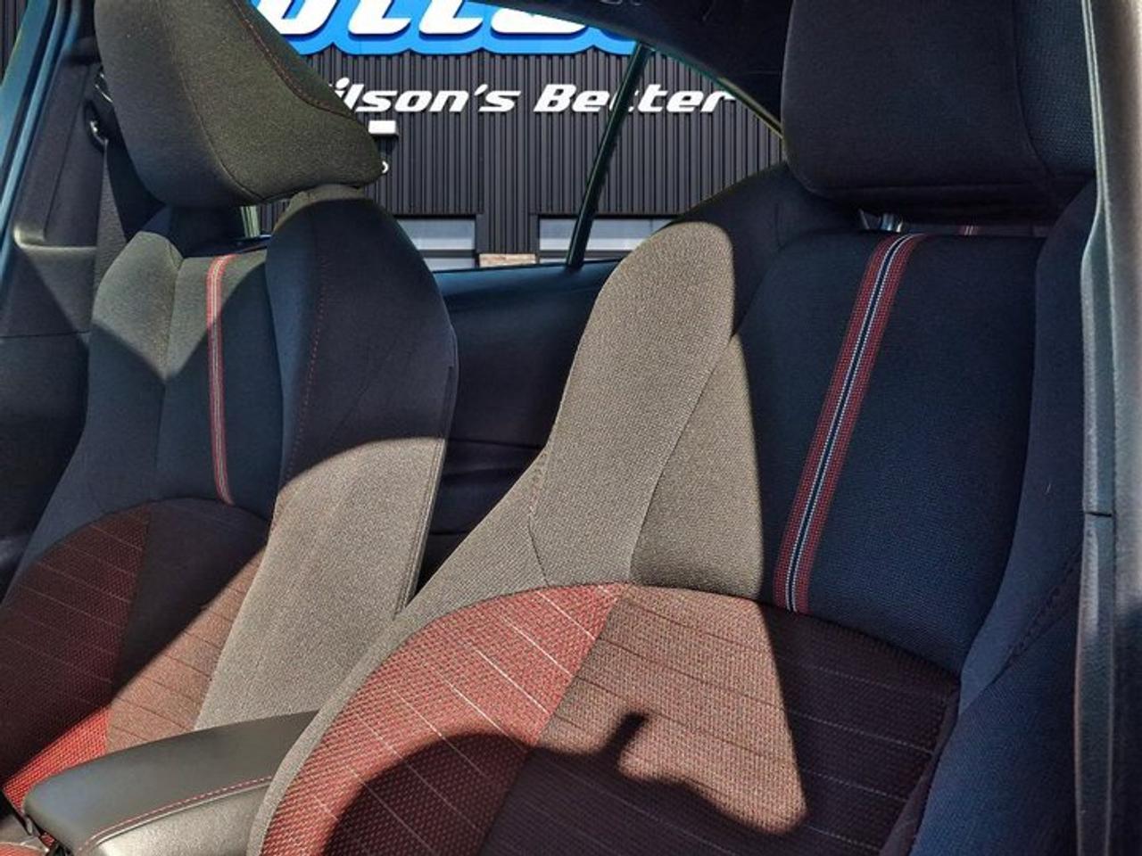 2024 Toyota Corolla SE Upgrade | Sunroof | Heated Seats + Steering | Adaptive Cruise | CarPlay | Rear Cam | and More ! Photo