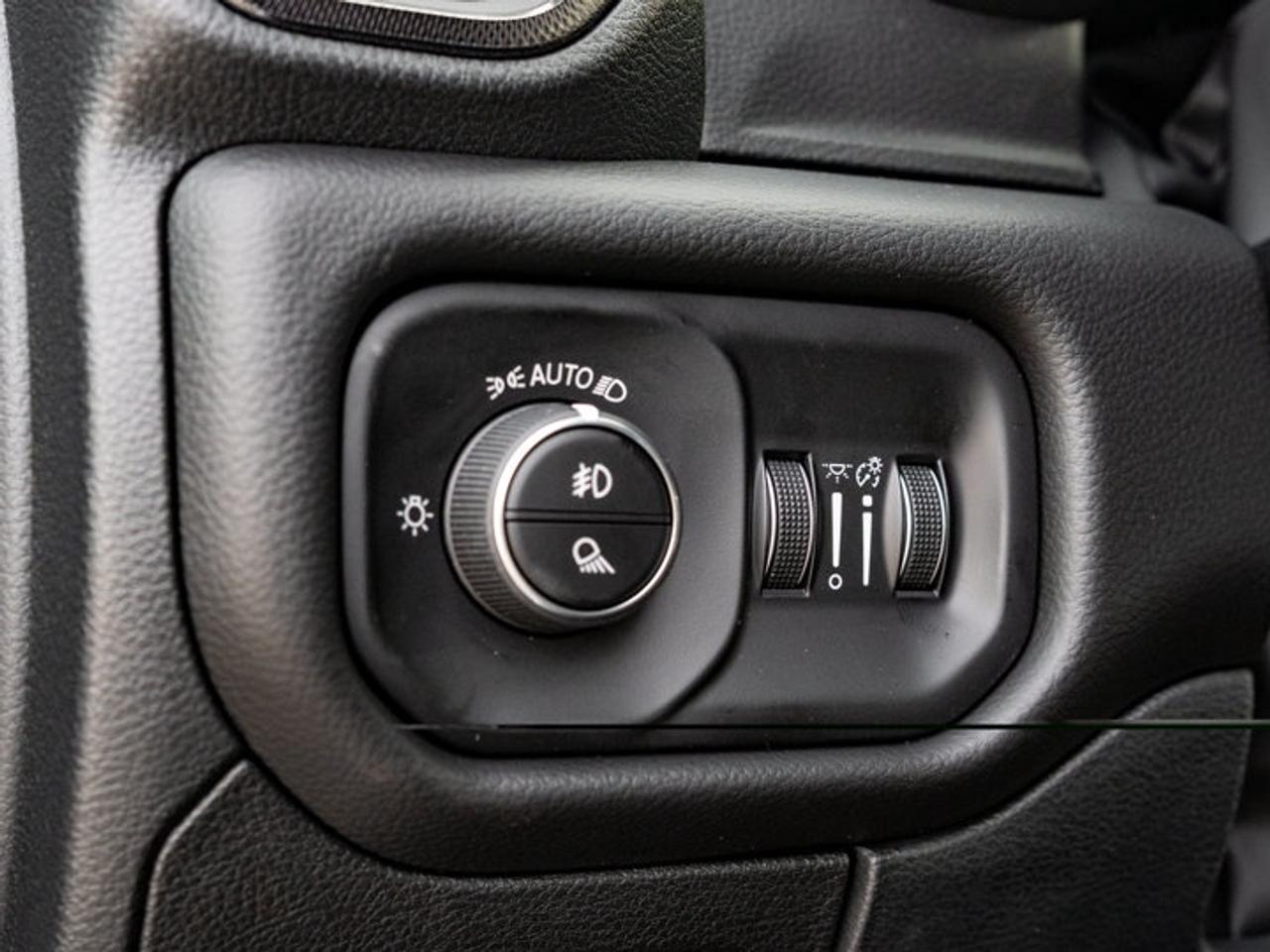 2027 RAM 1500 SPORT Photo
