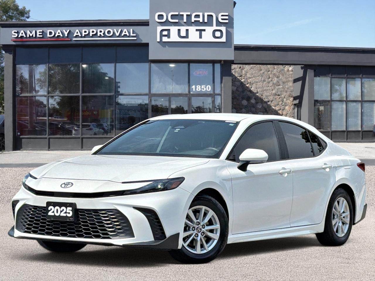 2025 Toyota Camry SE - Photo #1