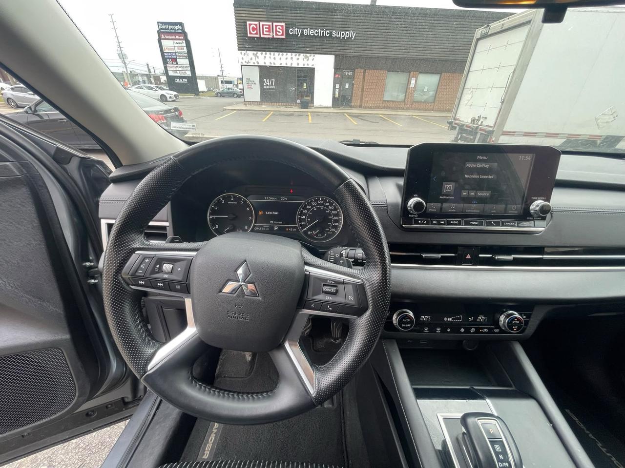 2024 Mitsubishi Outlander ES | CLEAN CARFAX | 7 SEATER Photo