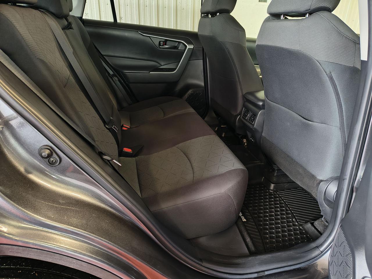 2023 Toyota RAV4 LE Photo0