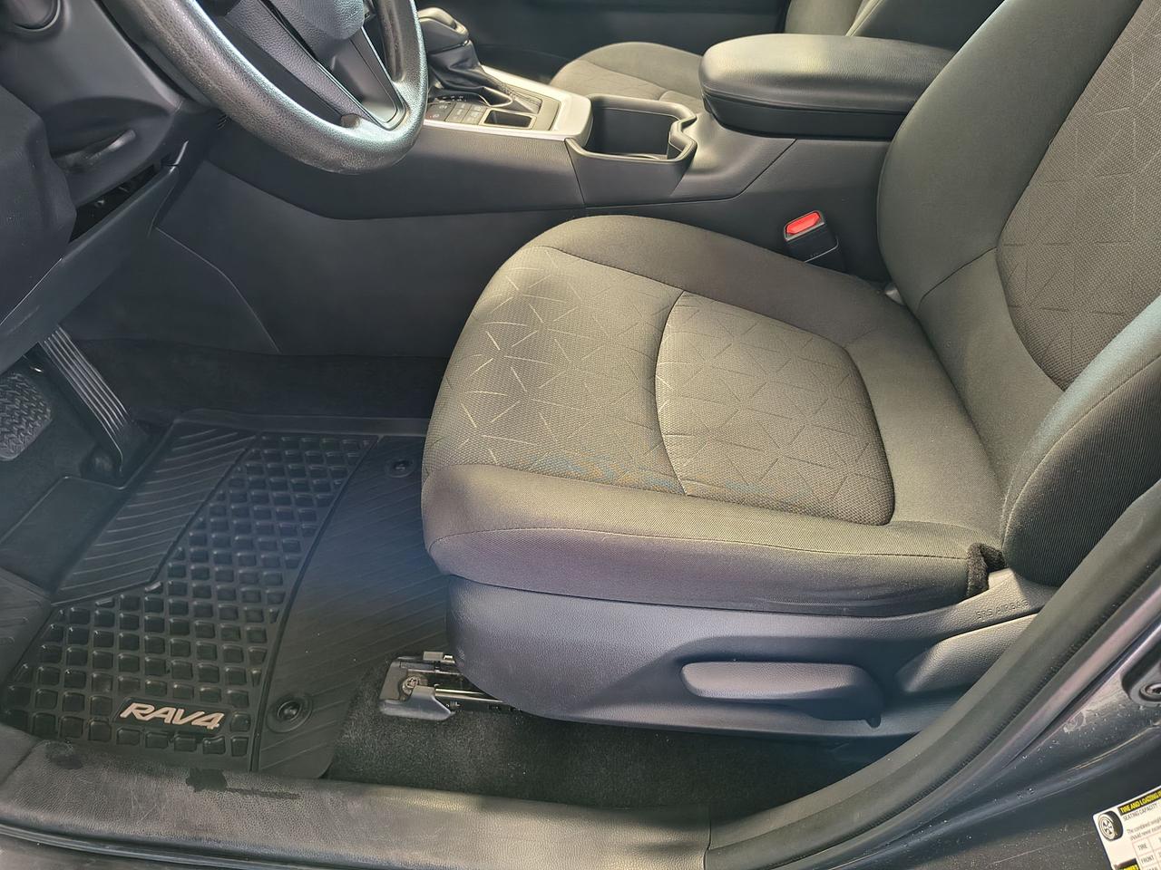 2023 Toyota RAV4 LE Photo0
