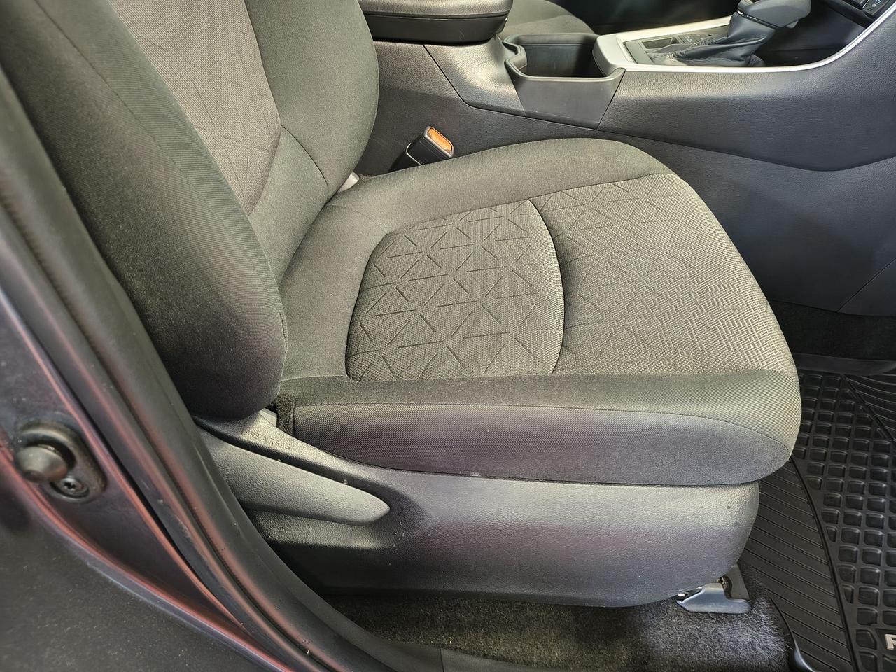 2023 Toyota RAV4 LE Photo