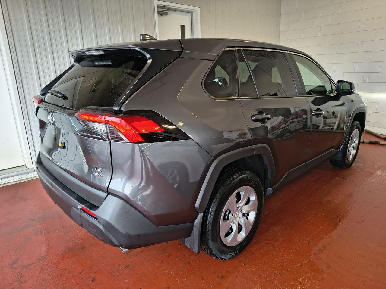 2023 Toyota RAV4 LE Photo0