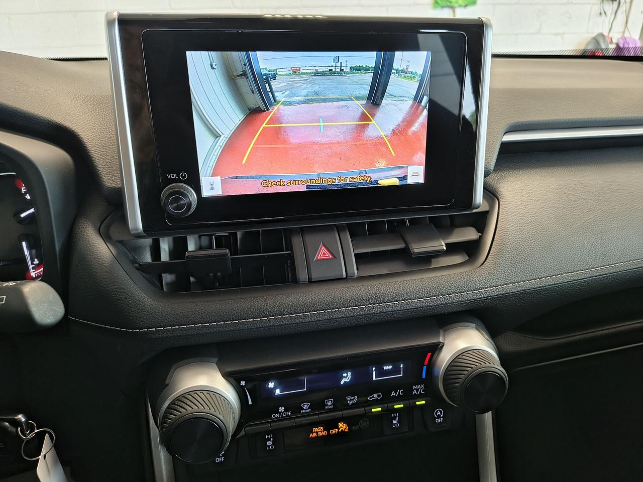 2023 Toyota RAV4 LE Photo0