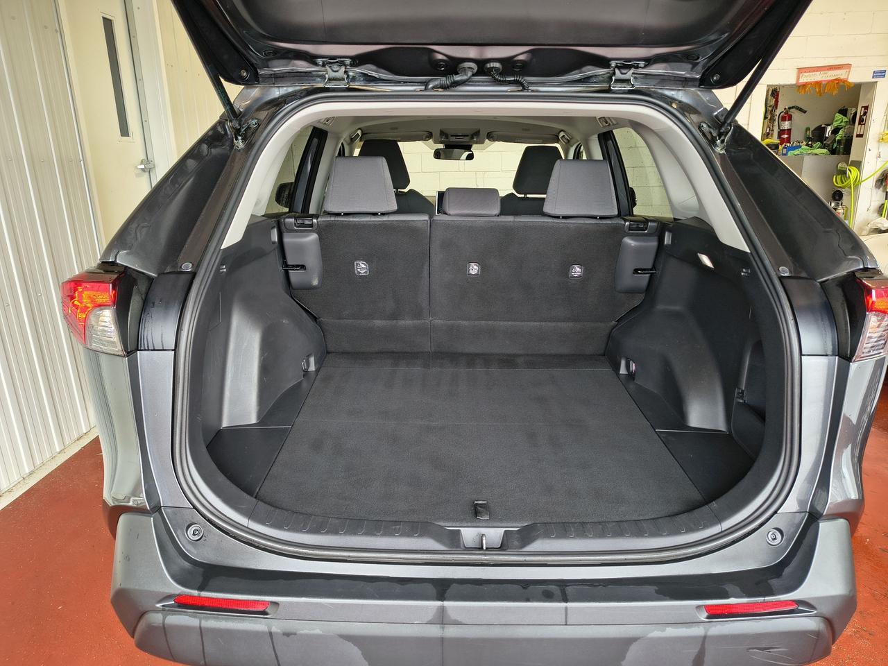2023 Toyota RAV4 LE Photo