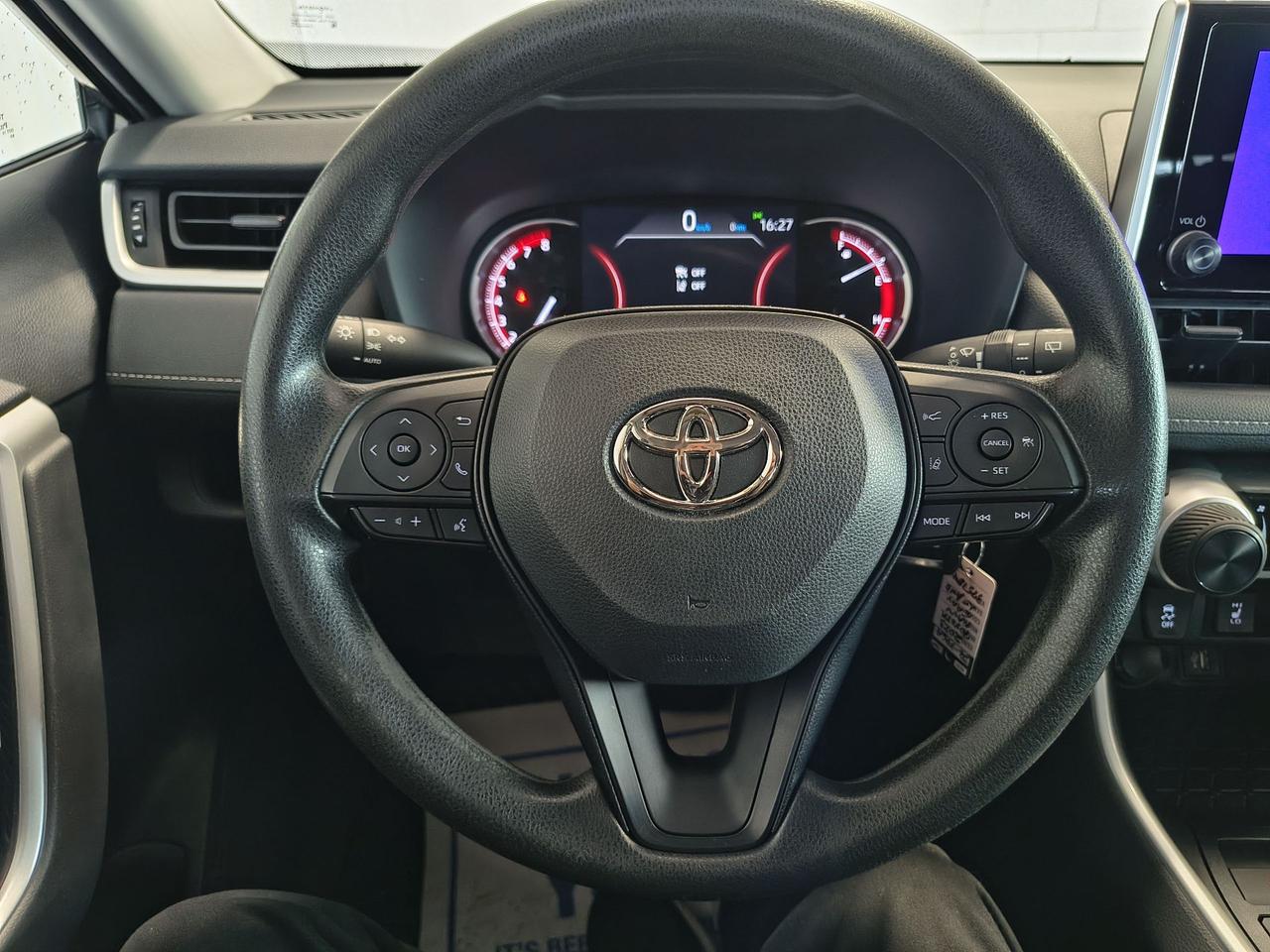 2023 Toyota RAV4 LE Photo0