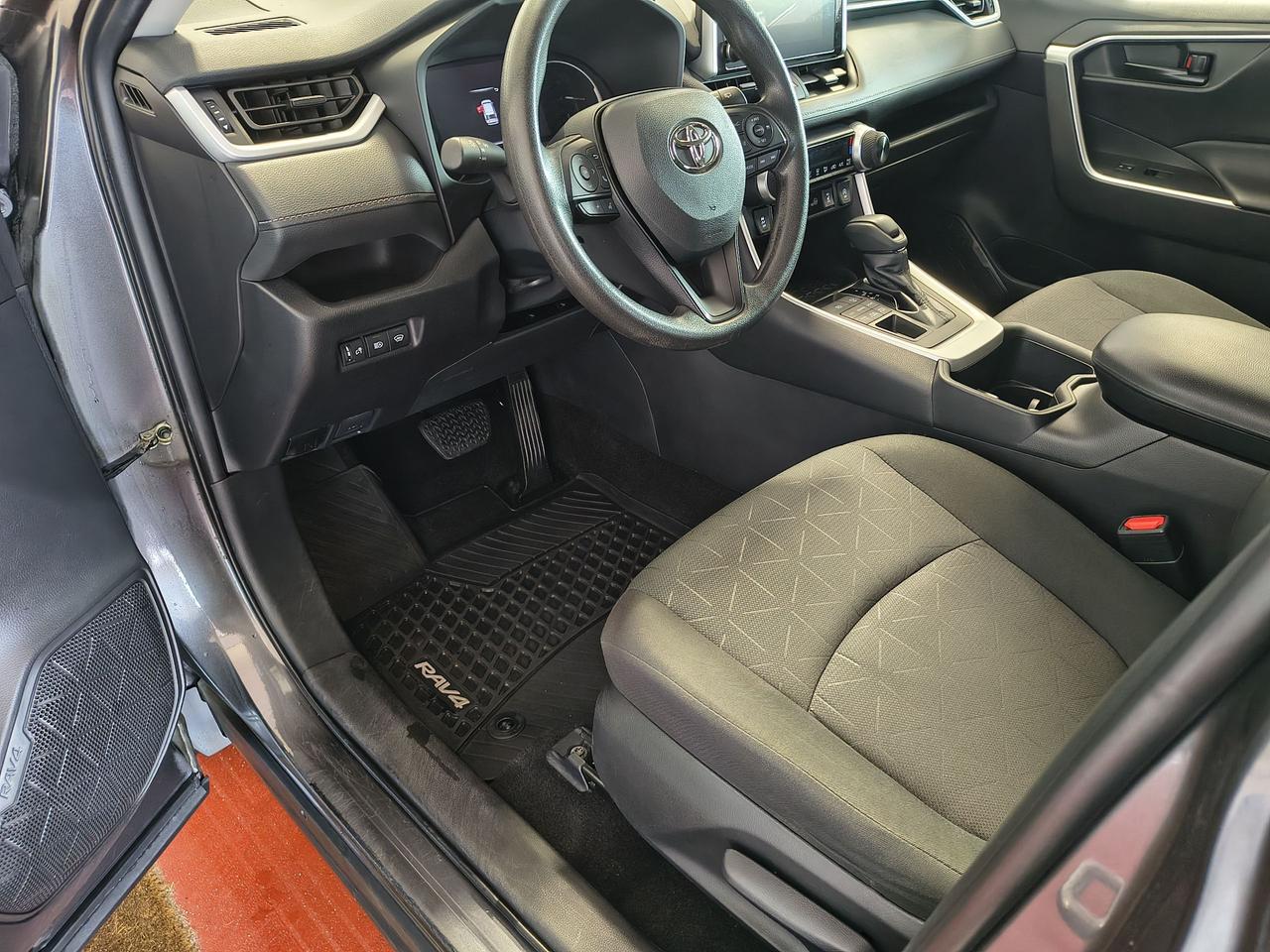 2023 Toyota RAV4 LE Photo0