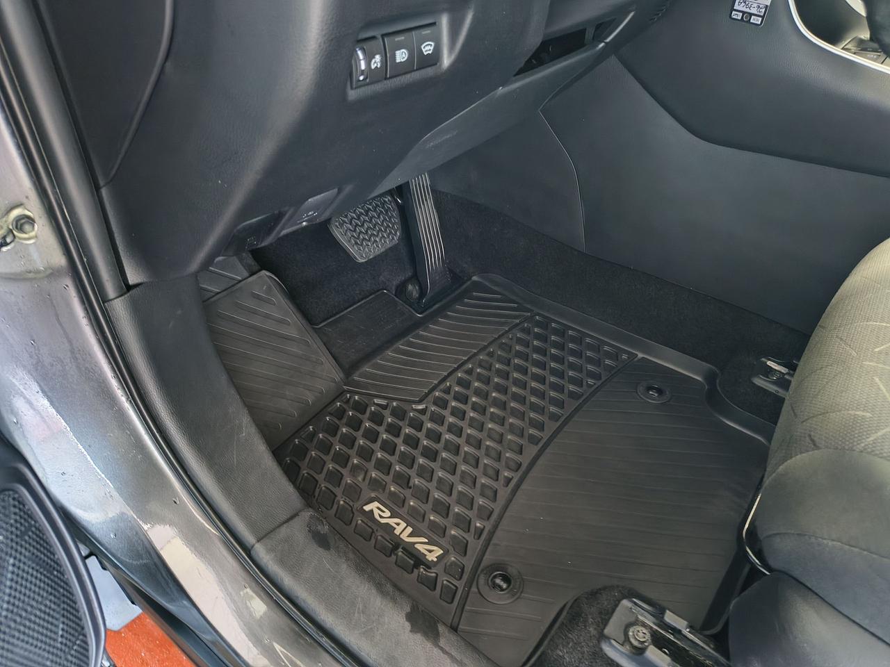 2023 Toyota RAV4 LE Photo