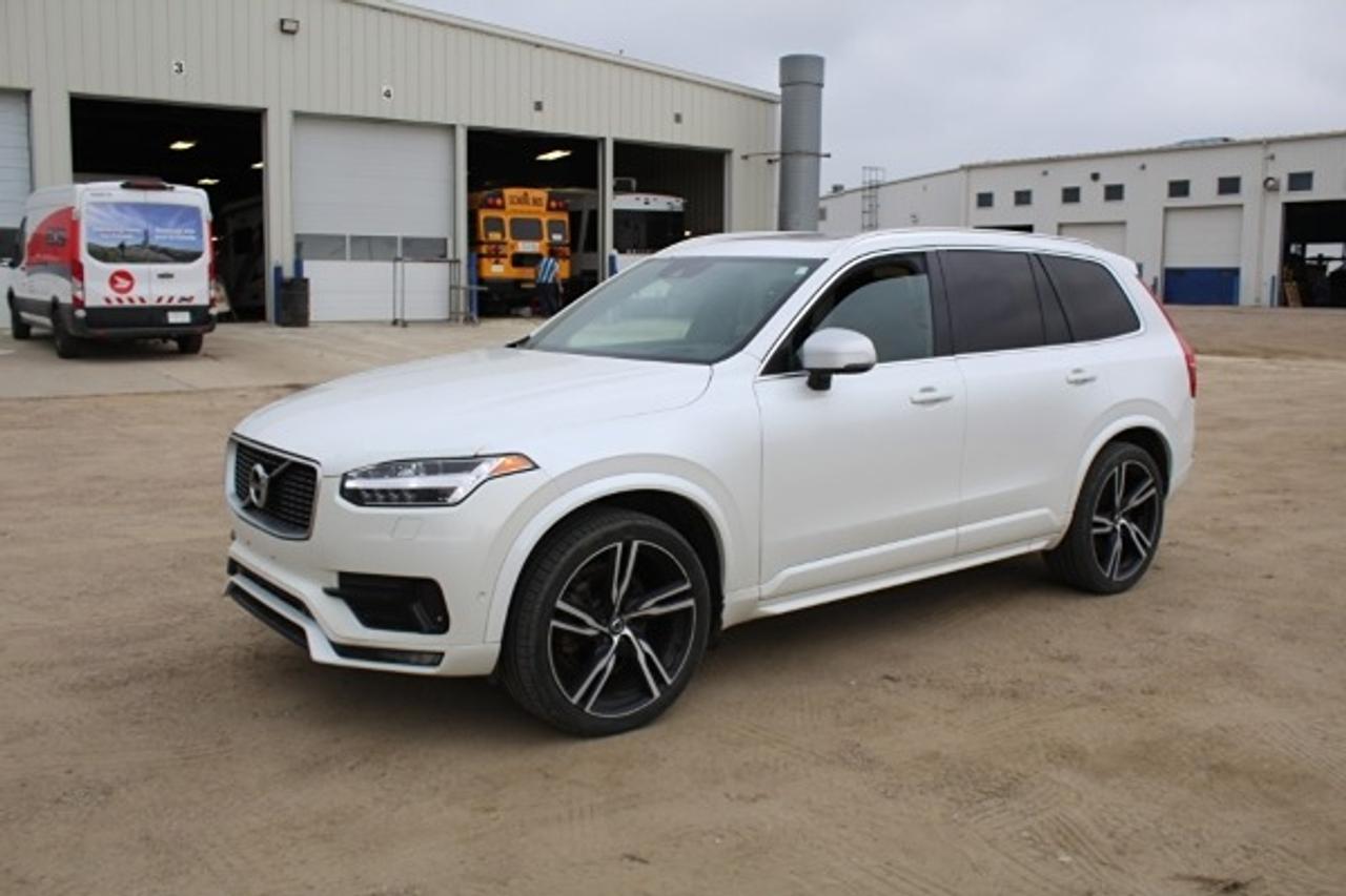 2017 Volvo XC90 T6 R-Design w/Htd L, pano S/R, NAV, BUC - Photo #1
