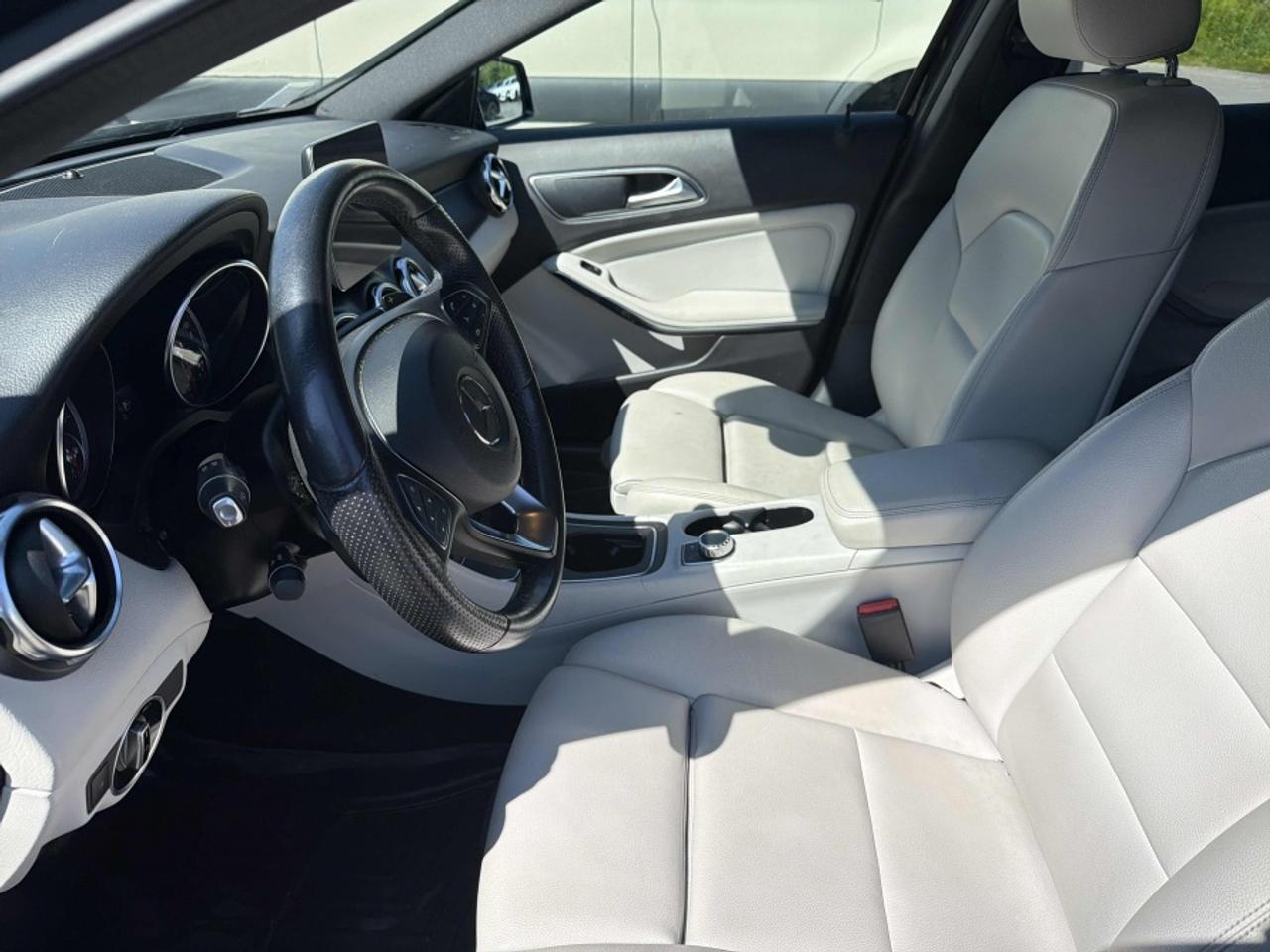 2019 Mercedes-Benz GLA GLA 250 4MATIC /WHITE LEATHER /PANO SUNROOF /NAVI Photo