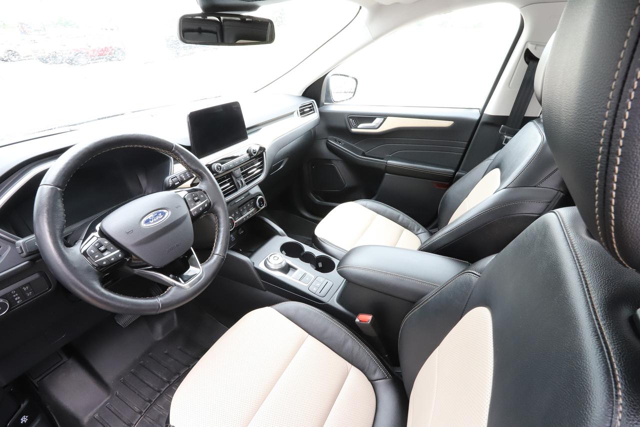 2022 Ford Escape Titanium Hybrid AWD Photo1