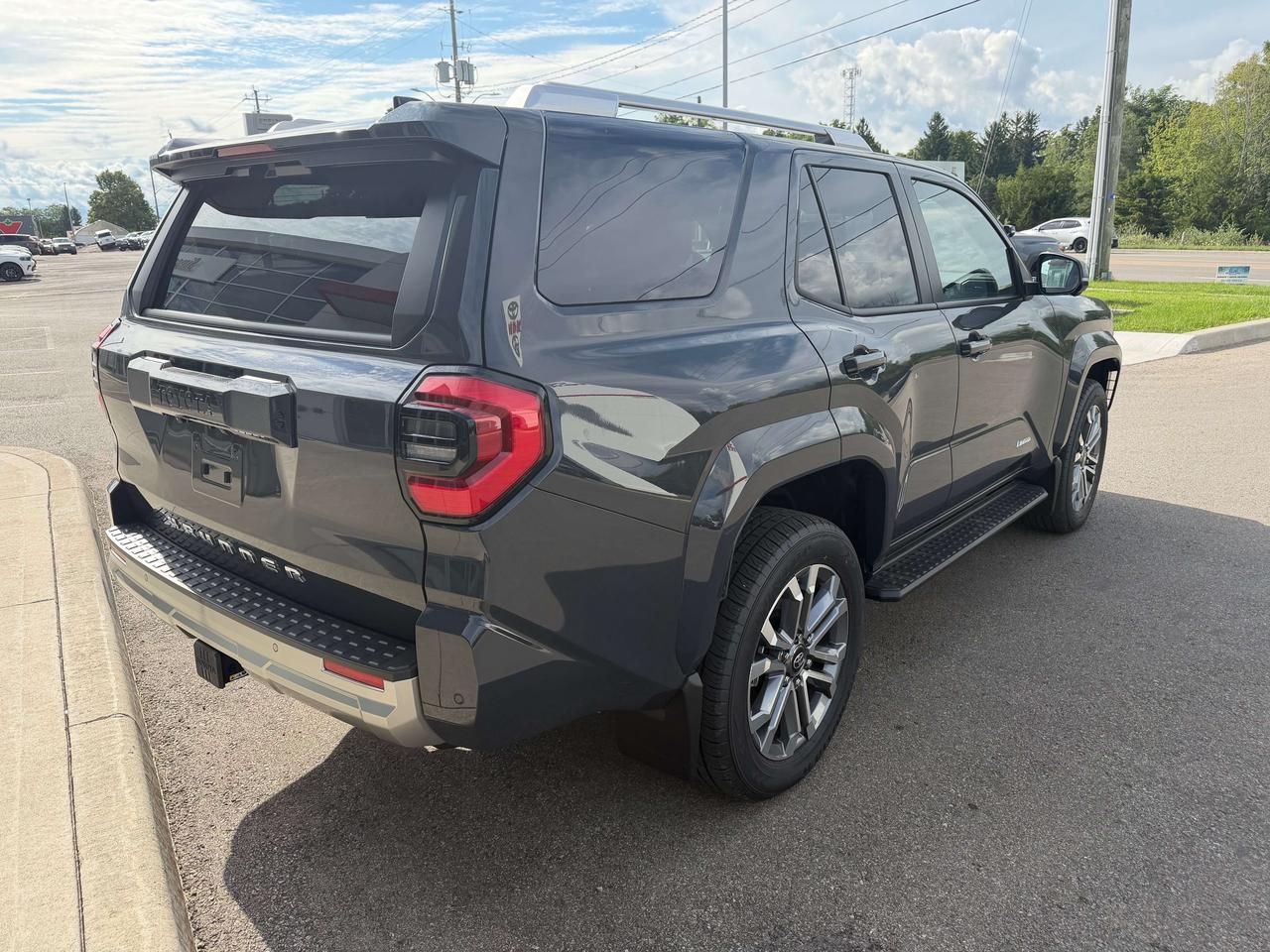 2026 Toyota 4Runner Limited 7 passanger AWD Photo3