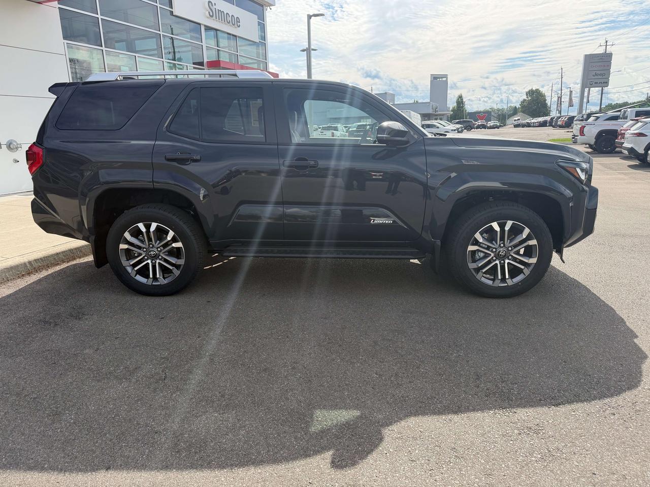 2026 Toyota 4Runner Limited 7 passanger AWD Photo2