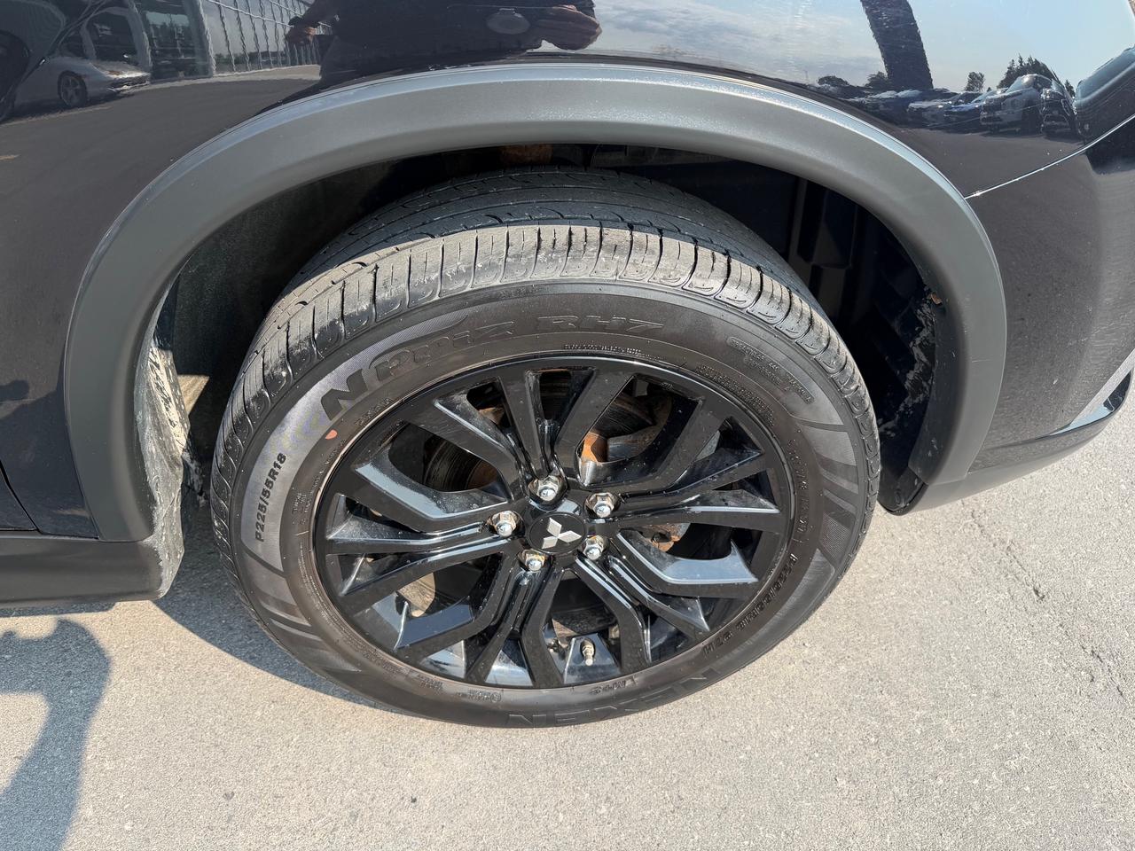 2017 Mitsubishi RVR Black Edition Photo