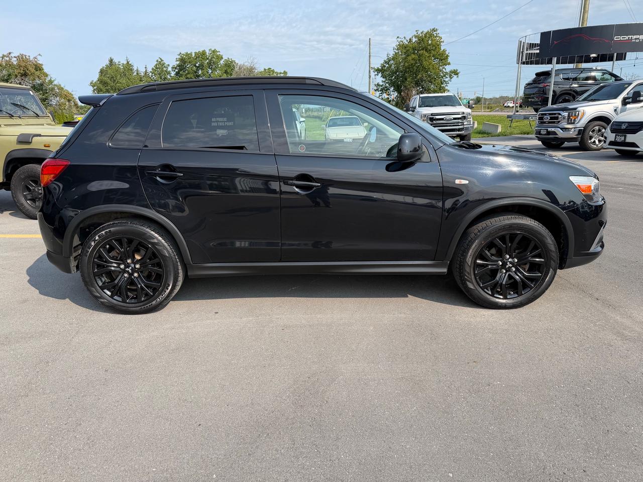 2017 Mitsubishi RVR Black Edition Photo3