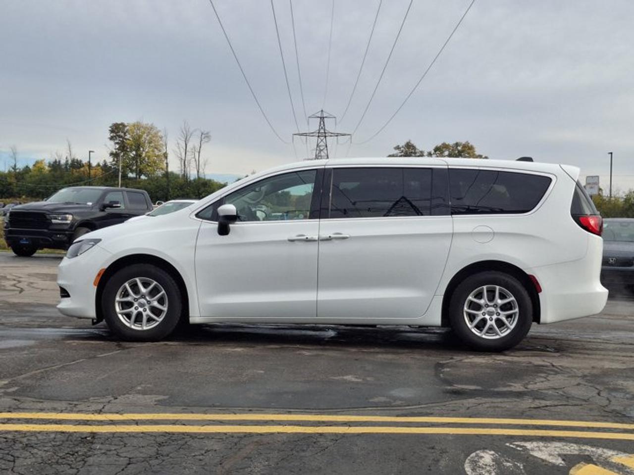2022 Dodge Grand Caravan SXT | Heated Wheel + Seats | Power Sliding Doors | Power Seat | Power Liftgate | Stow N Go and More! Photo5