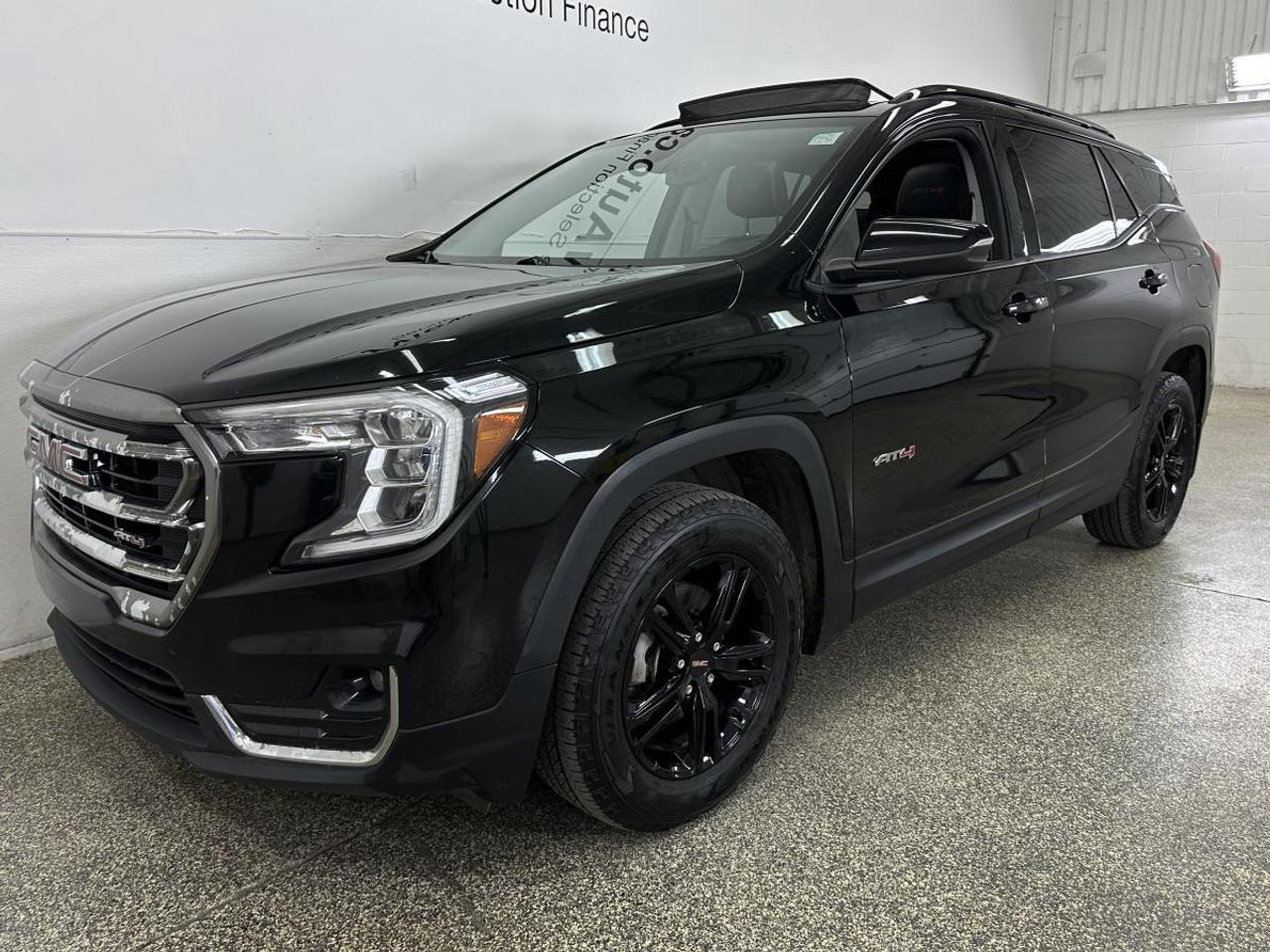 2022 GMC Terrain AT4/AWD/LEATHER/PANOROOF/1 OWNER LEASE RETURN! Photo