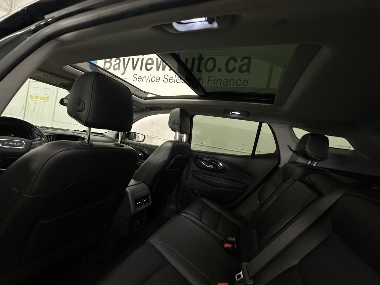 2022 GMC Terrain AT4/AWD/LEATHER/PANOROOF/1 OWNER LEASE RETURN! Photo