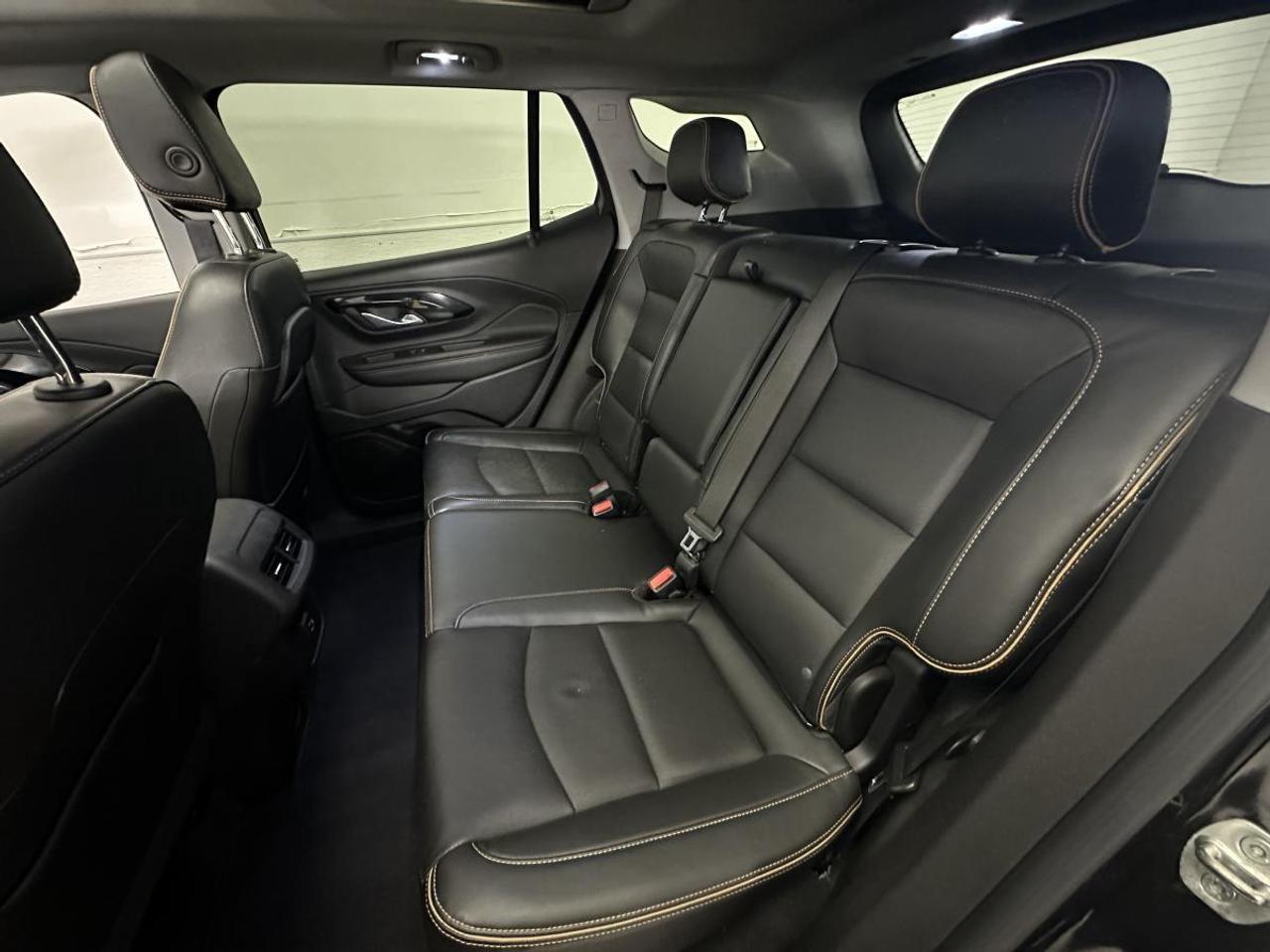 2022 GMC Terrain AT4/AWD/LEATHER/PANOROOF/1 OWNER LEASE RETURN! Photo