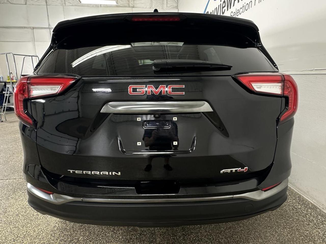 2022 GMC Terrain AT4/AWD/LEATHER/PANOROOF/1 OWNER LEASE RETURN! Photo