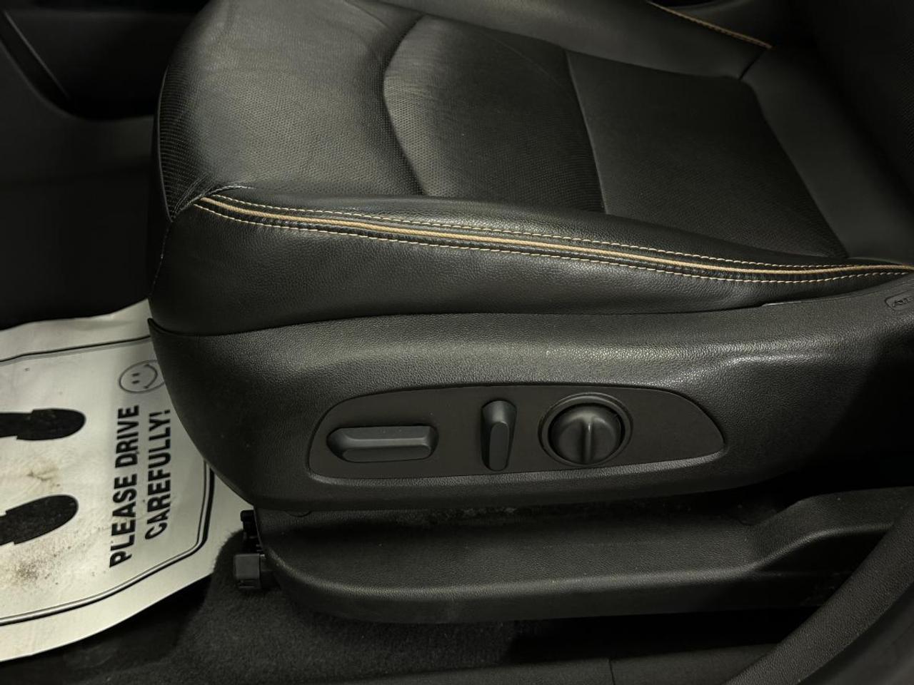 2022 GMC Terrain AT4/AWD/LEATHER/PANOROOF/1 OWNER LEASE RETURN! Photo