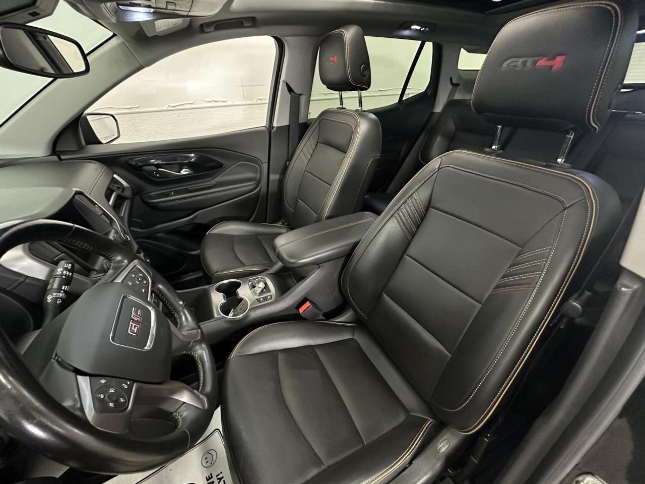 2022 GMC Terrain AT4/AWD/LEATHER/PANOROOF/1 OWNER LEASE RETURN! Photo