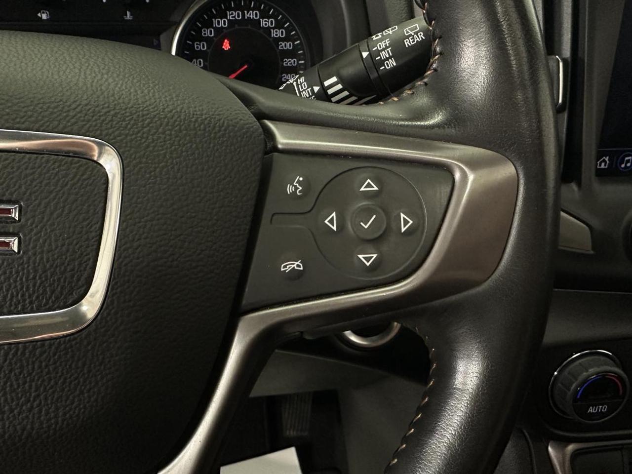 2022 GMC Terrain AT4/AWD/LEATHER/PANOROOF/1 OWNER LEASE RETURN! Photo