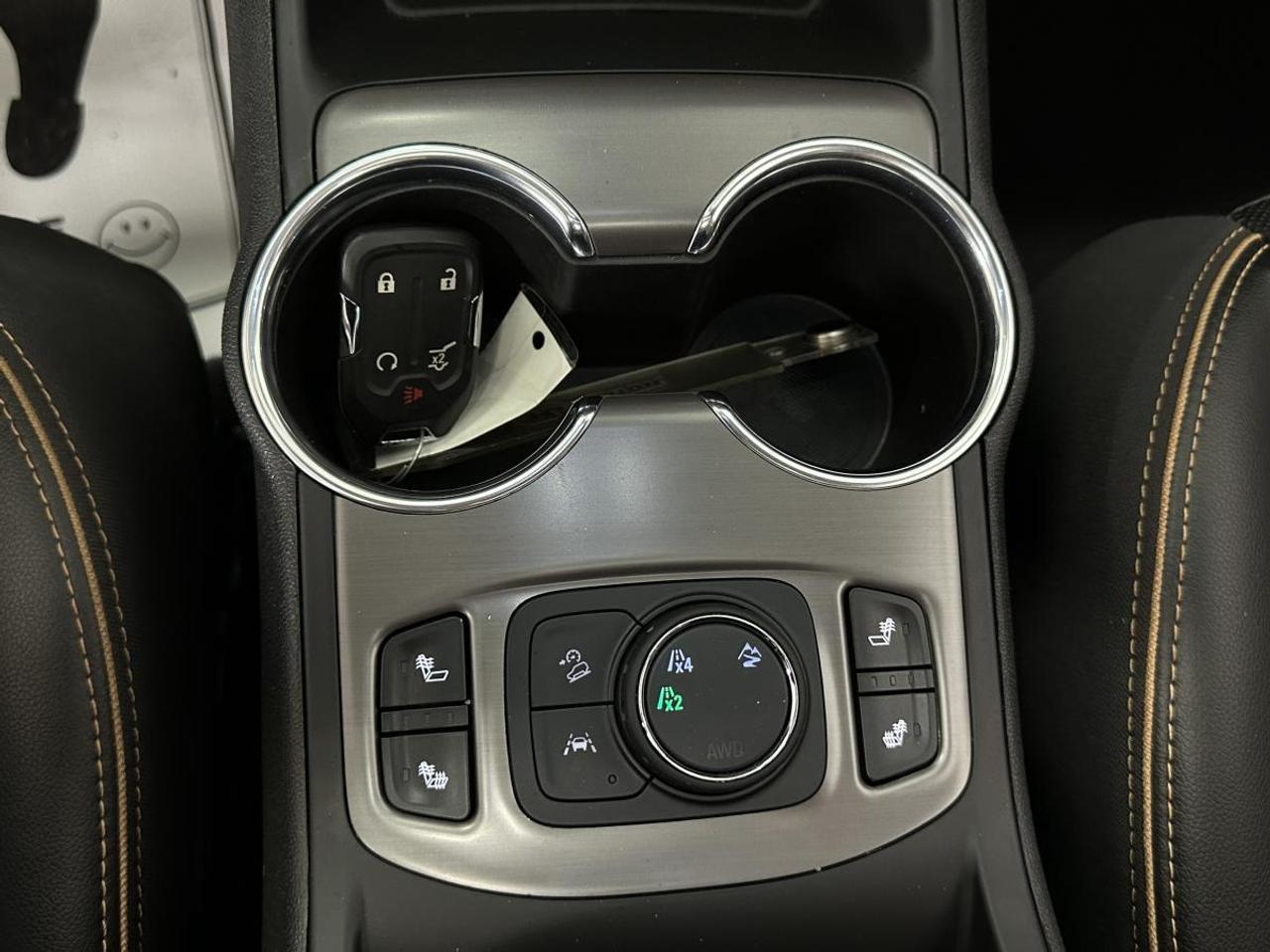 2022 GMC Terrain AT4/AWD/LEATHER/PANOROOF/1 OWNER LEASE RETURN! Photo