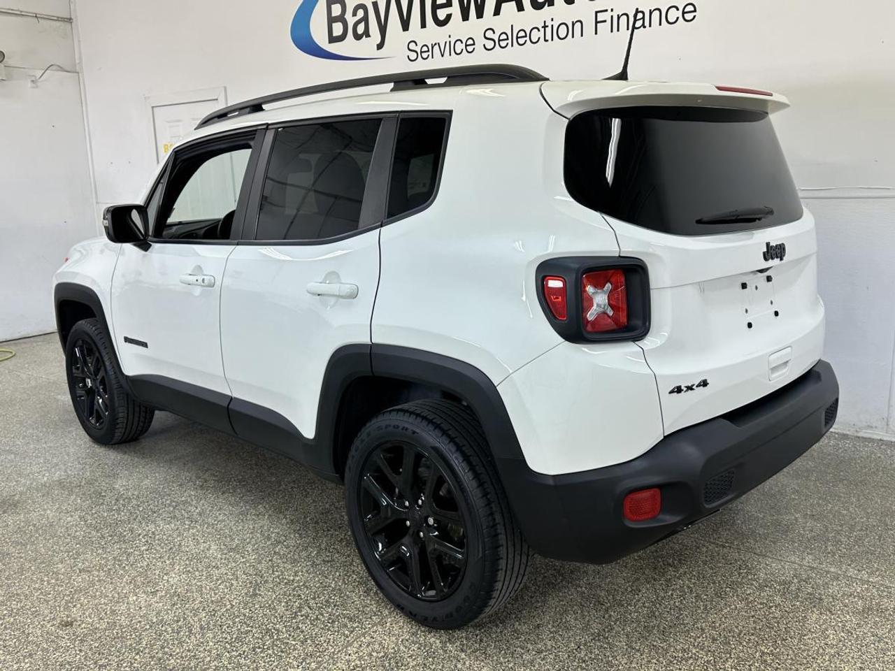 2022 Jeep Renegade North NORTH ALTITUDE/LEATHER/48KM/LOCAL TRADE! Photo
