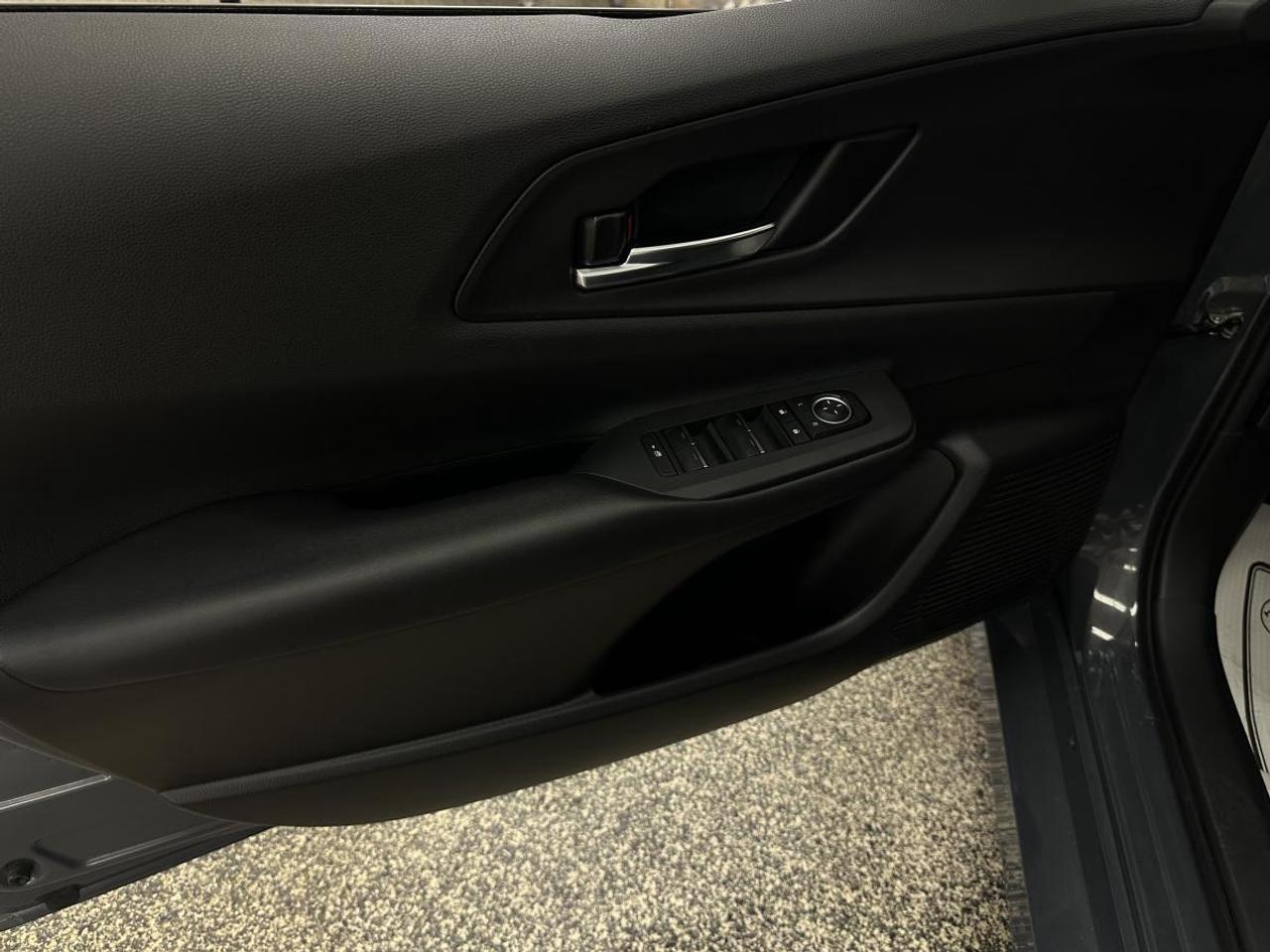 2023 Toyota Prius Prime XSE/DUAL MOONROOF/LEATHER/NAV/1 OWNER LEASE RETURN Photo