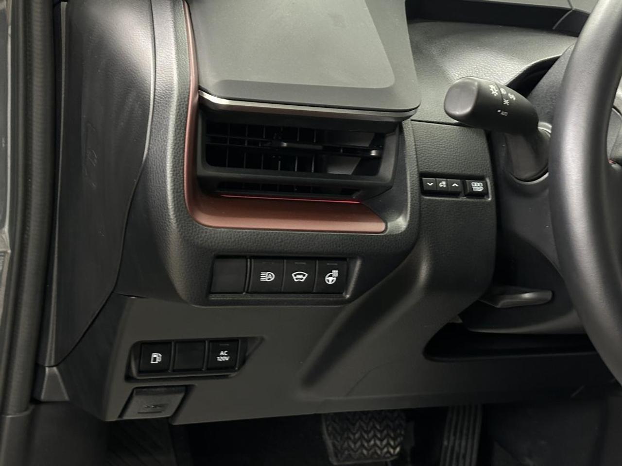 2023 Toyota Prius Prime XSE/DUAL MOONROOF/LEATHER/NAV/1 OWNER LEASE RETURN Photo