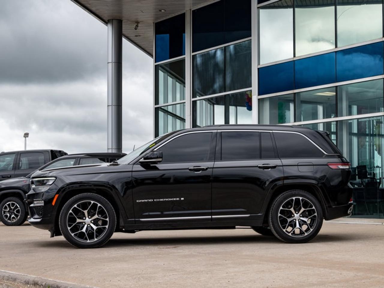 2025 Jeep Grand Cherokee Summit Reserve Photo4