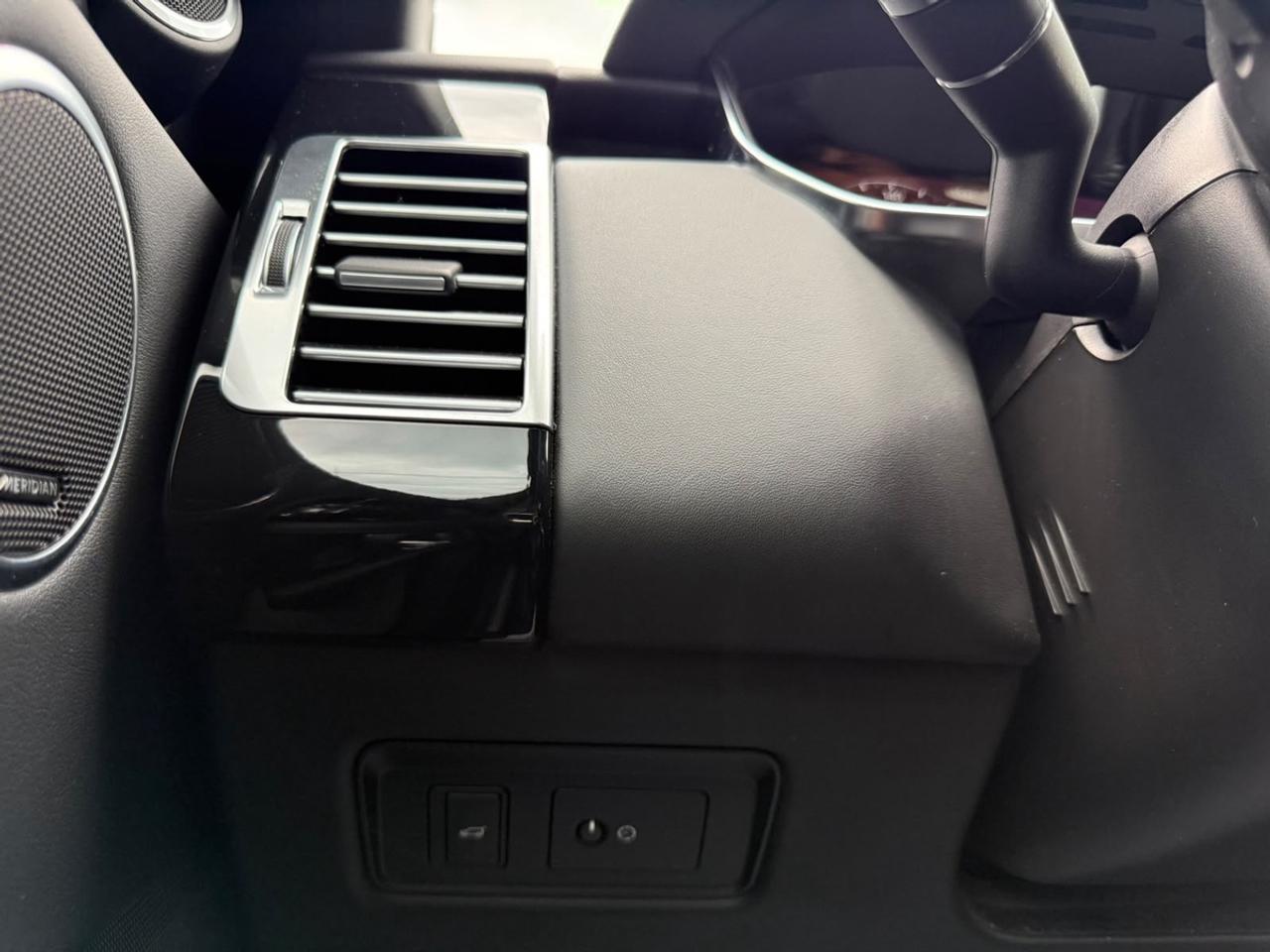 2020 Land Rover Range Rover HSE Photo