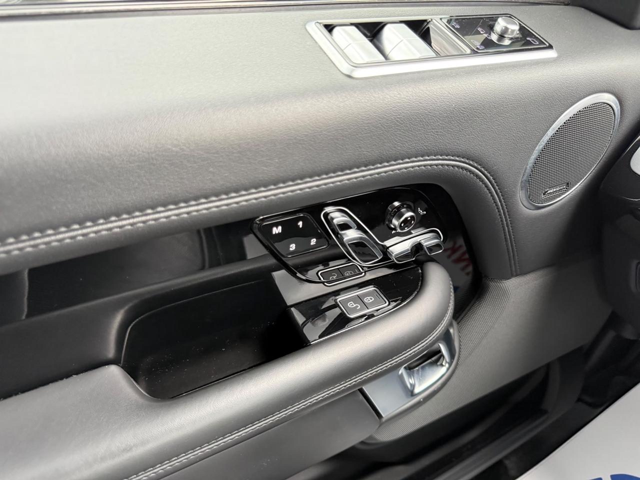 2020 Land Rover Range Rover HSE Photo